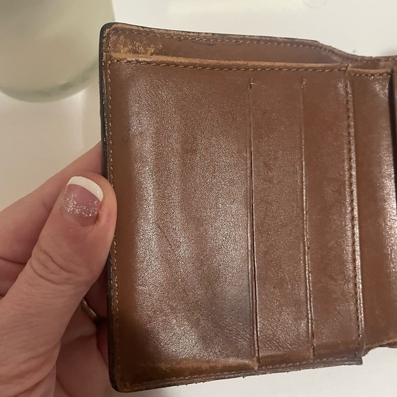 Louis Vuitton monogram Vernis Elise wallet in Carmel Gold - Picture 16 of 16